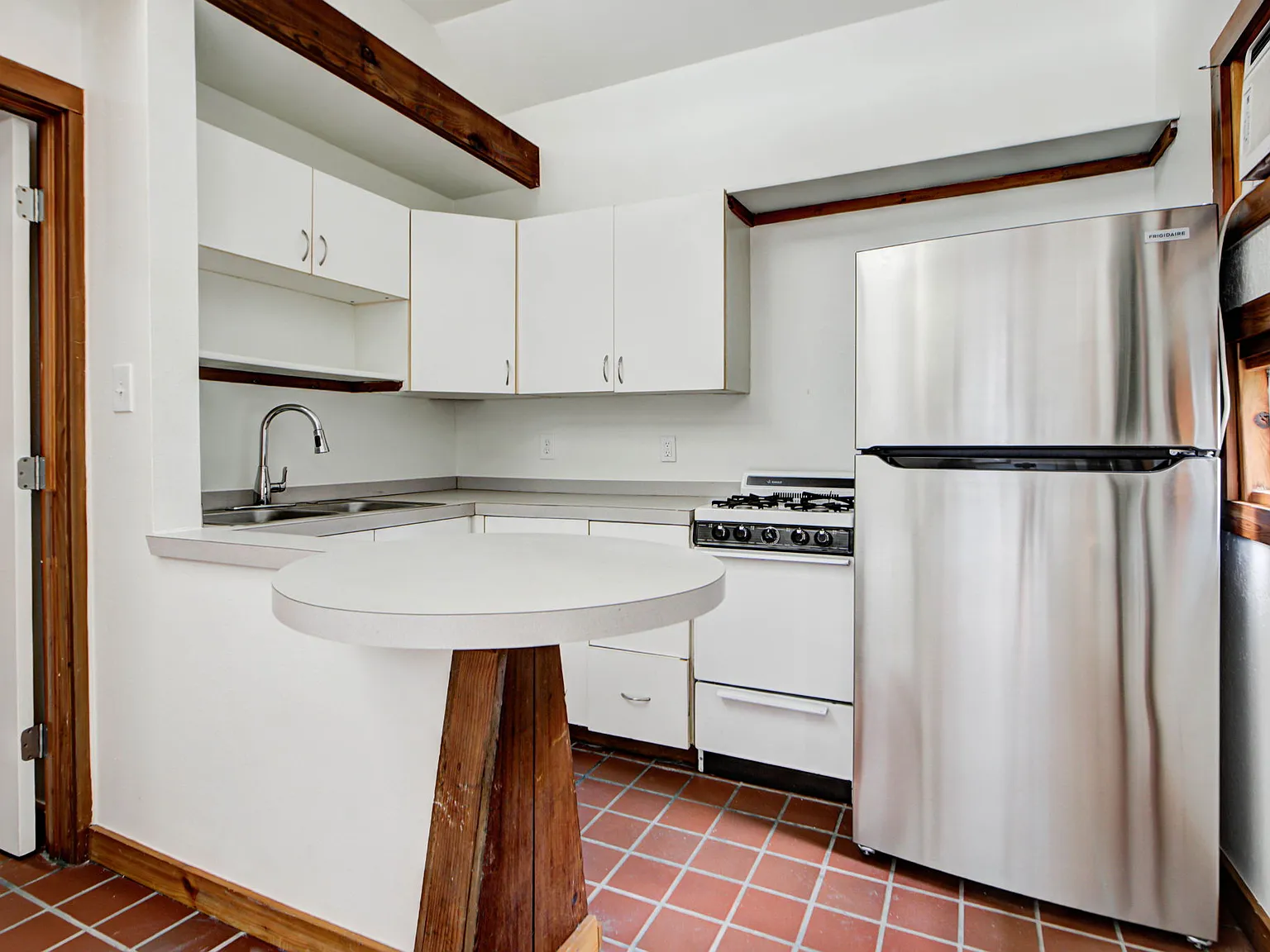 421 Park Drive - 3 — Photo 4
