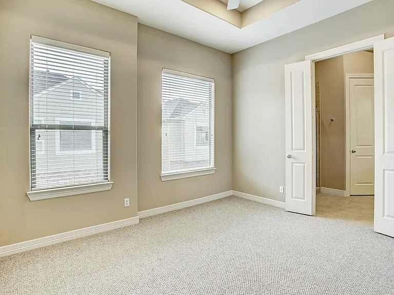 3824 Centerplaza Dr — Photo 7