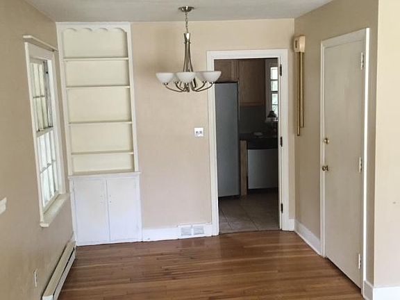 3rd image of 822 W Beaver Ave House A