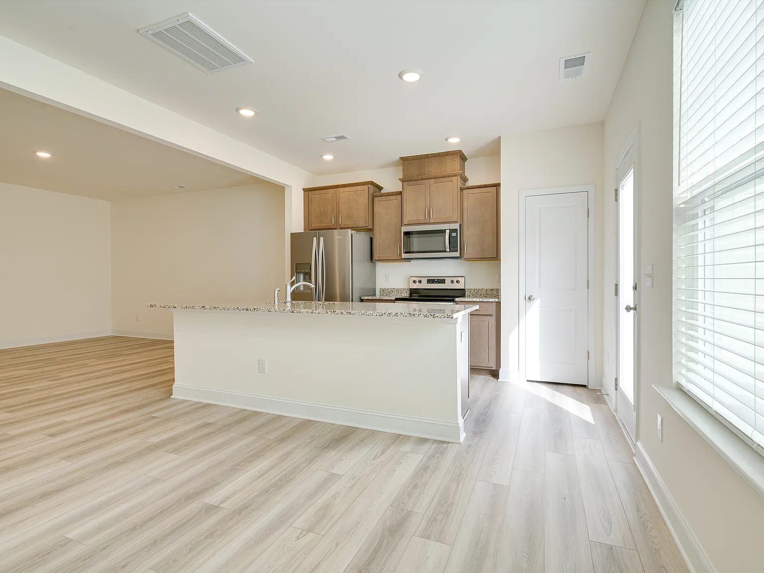 3 bed, 2.5 bath, 1733 sqft, $1,750 — Photo 3