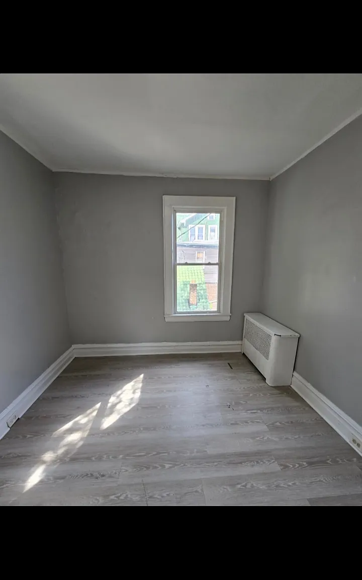 3 bed, $2,095 — Photo 2
