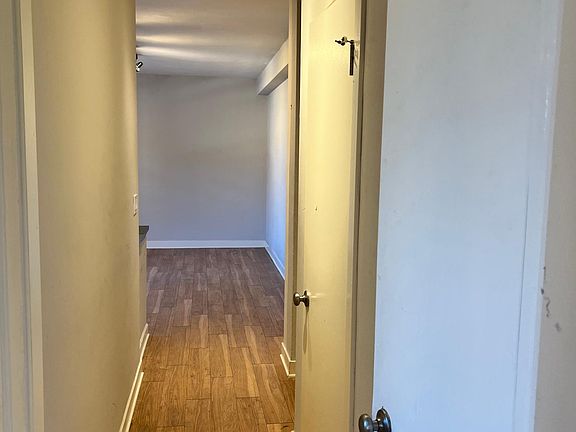 4th image of 511-513 W Belmont Ave #373