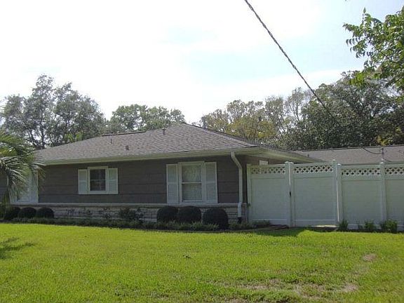 4th image of 1102 E Brazos Ave