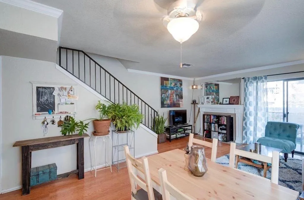 Living room - 2018 W Rundberg Ln #17D