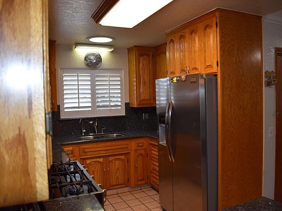4th image of 10521 McDougall St