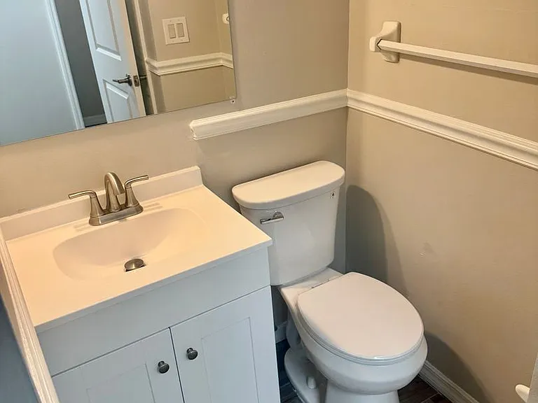 3784 Lake Shore Dr — Photo 14