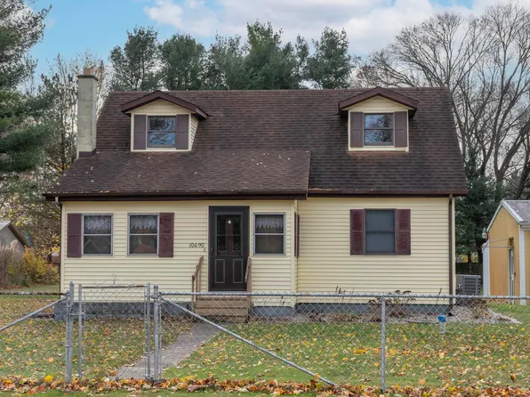 10690 Fairview Ave, Osceola, IN 46561
