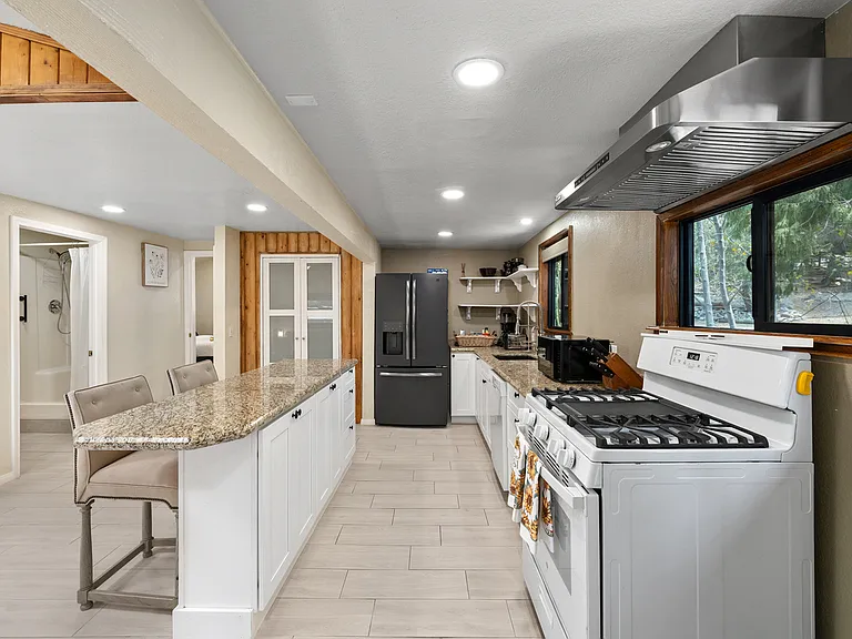 20276 Sycamore Dr — Photo 23