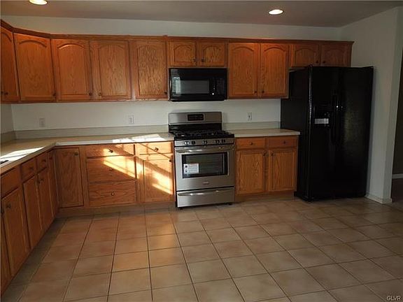 4th image of 2721 Bachman Dr