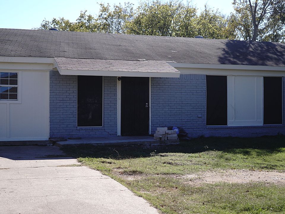 1st image of 210 Redwood Dr