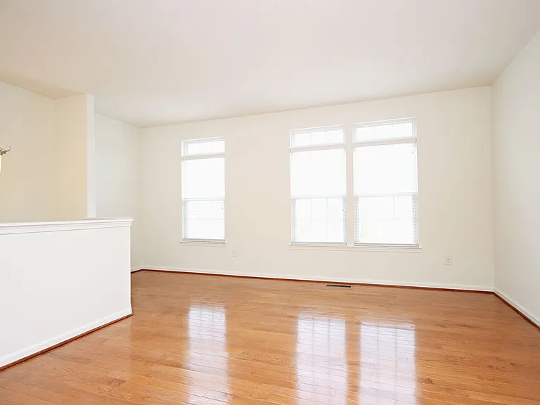 1557 Montessori Ter — Photo 5