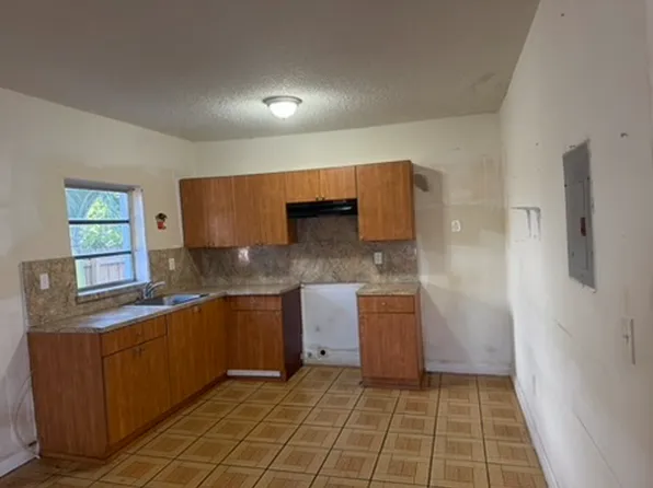 1716 SW 11th St #2, Miami, FL 33135