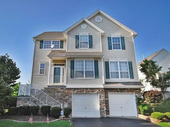 194 Winding Hill Dr, Hackettstown, NJ 07840