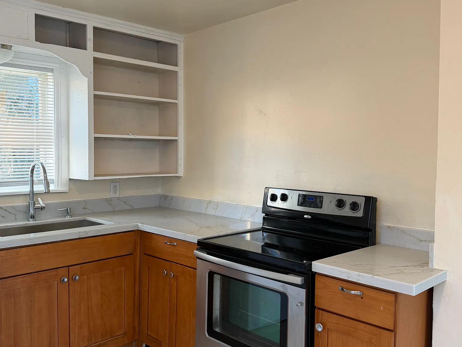 3 bed, 1.5 bath, 1050 sqft, $1,500 — Photo 2