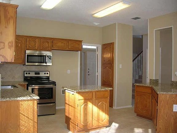 4th image of 10609 Alexandria Dr