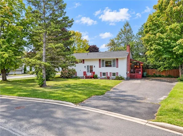169 Burpee St, Fredericton, NB E3A 1M6