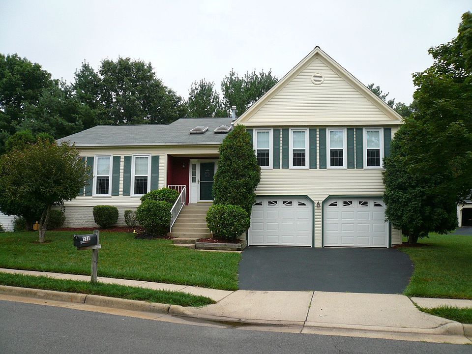 Great Curb Appeal!