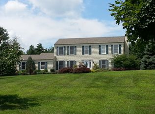 8 Robert Dr, Lebanon, NJ 08833