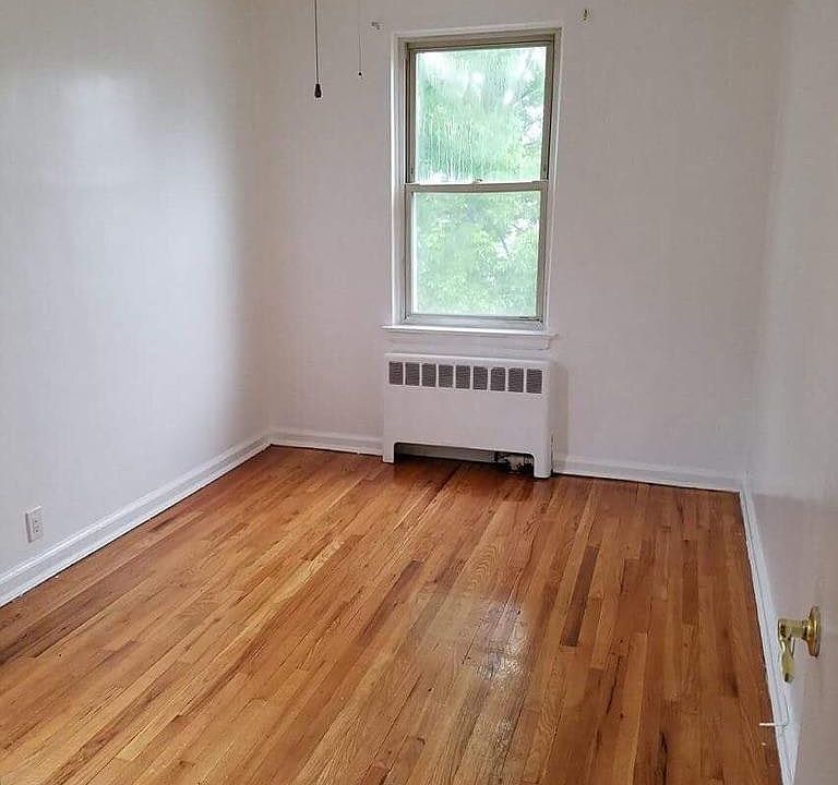 2nd image of 928 Neill Ave