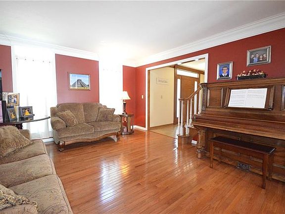 3rd image of 165 Pinehurst Dr