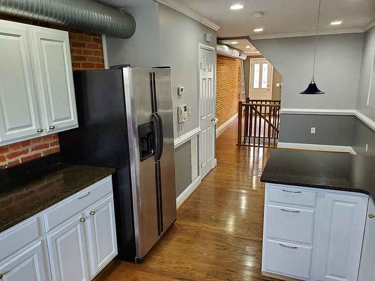 109 N Bradford St — Photo 4