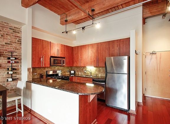 3rd image of 330 W Grand Ave #P140
