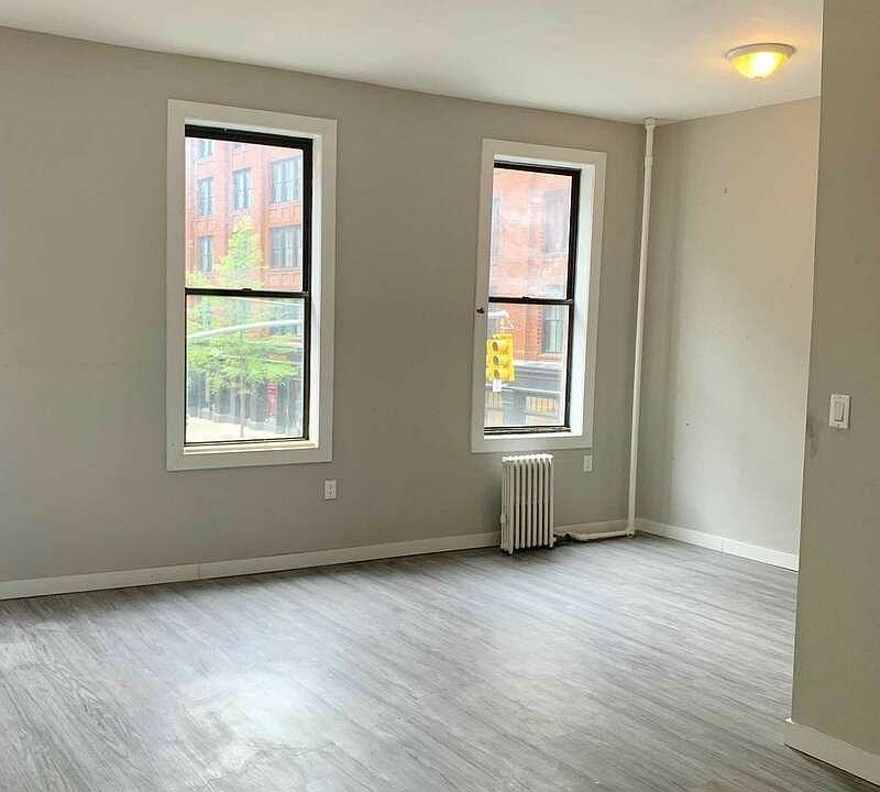 1st image of 13 Prince St #1