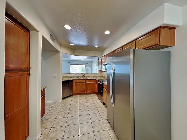 11353 W Buchanan St — Photo 7