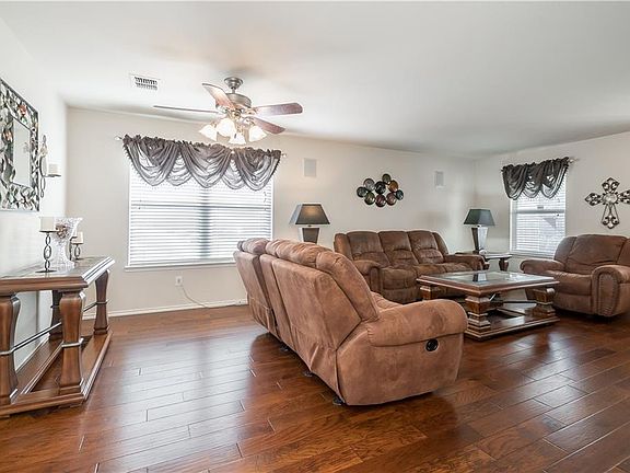5th image of 2300 Gabriel Dr