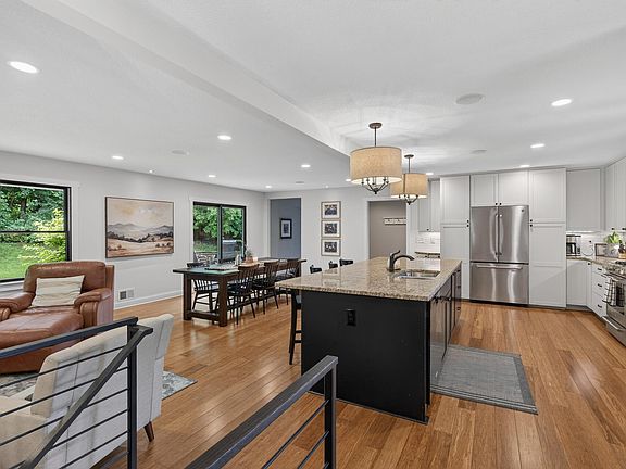 4th image of 10351 Wildwood Cir