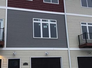 2202 Rolling Green Trl, Mankato, MN 56003