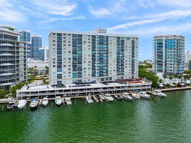 6770 Indian Creek Dr #Penthouse B — Photo 40