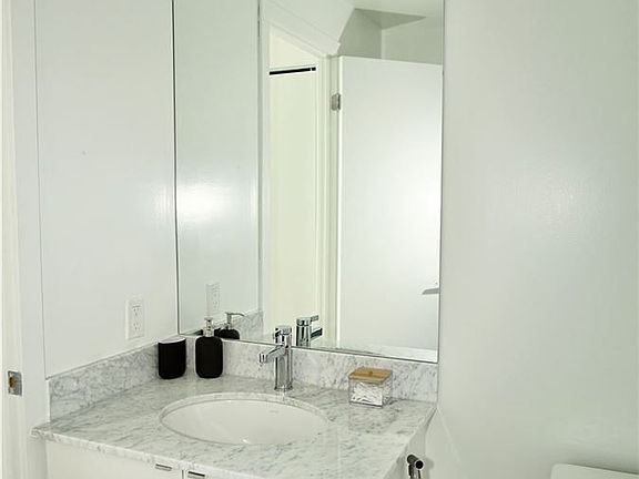 4th image of 49 E Liberty St #1504