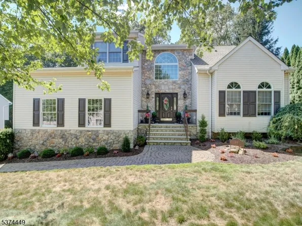 64 Fox Chase Ln, Roxbury Twp., NJ 07852