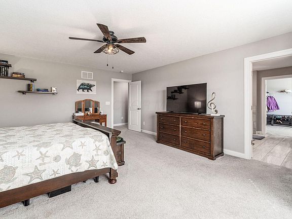 5th image of 587 E Courtright Dr