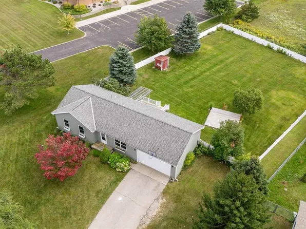 3652 Country Club Rd, Petoskey, MI 49770