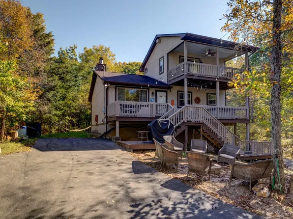 930 Hideaway Hills Cir, Sevierville, TN 37862