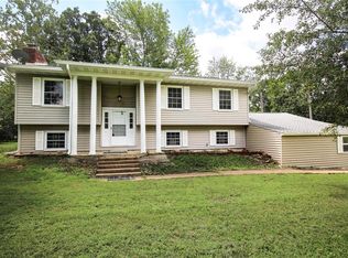 1069 Sun Meadow Rd, Bourbon, MO 65441