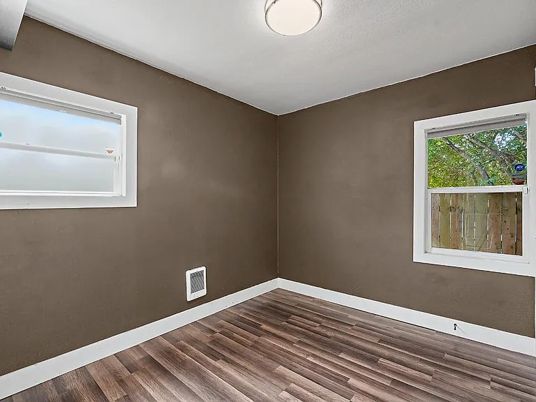 14917 W Thorne Ln SW — Photo 14