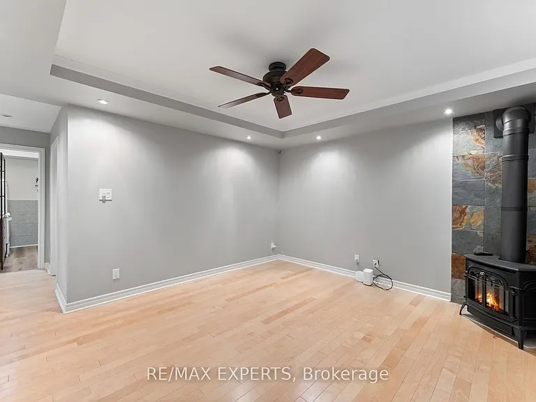 100 Hesp Dr #BASEMENT — Photo 9