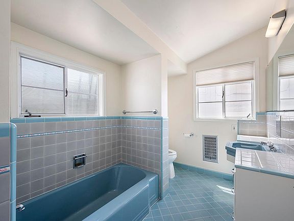 3rd image of 877 Country Club Dr
