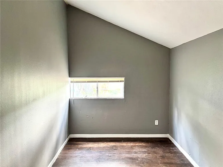 711 W Lakeside Dr — Photo 5