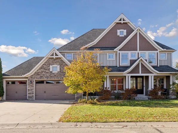 8 Leaf Wing Dr, North Oaks, MN 55127
