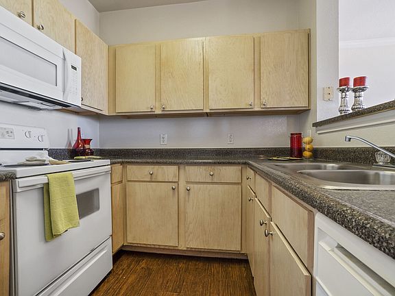 4th image of 155 Lakeside Dr #7-102