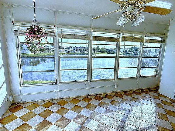2nd image of 3082 Oakridge U