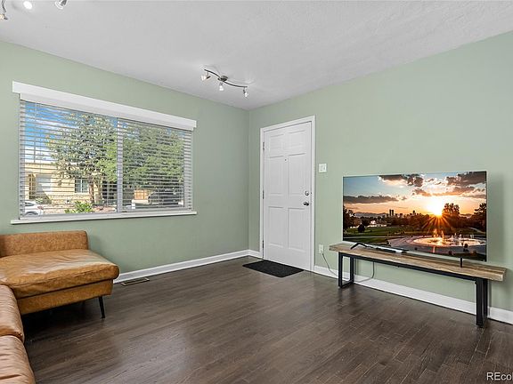 3rd image of 1010 Irving Street