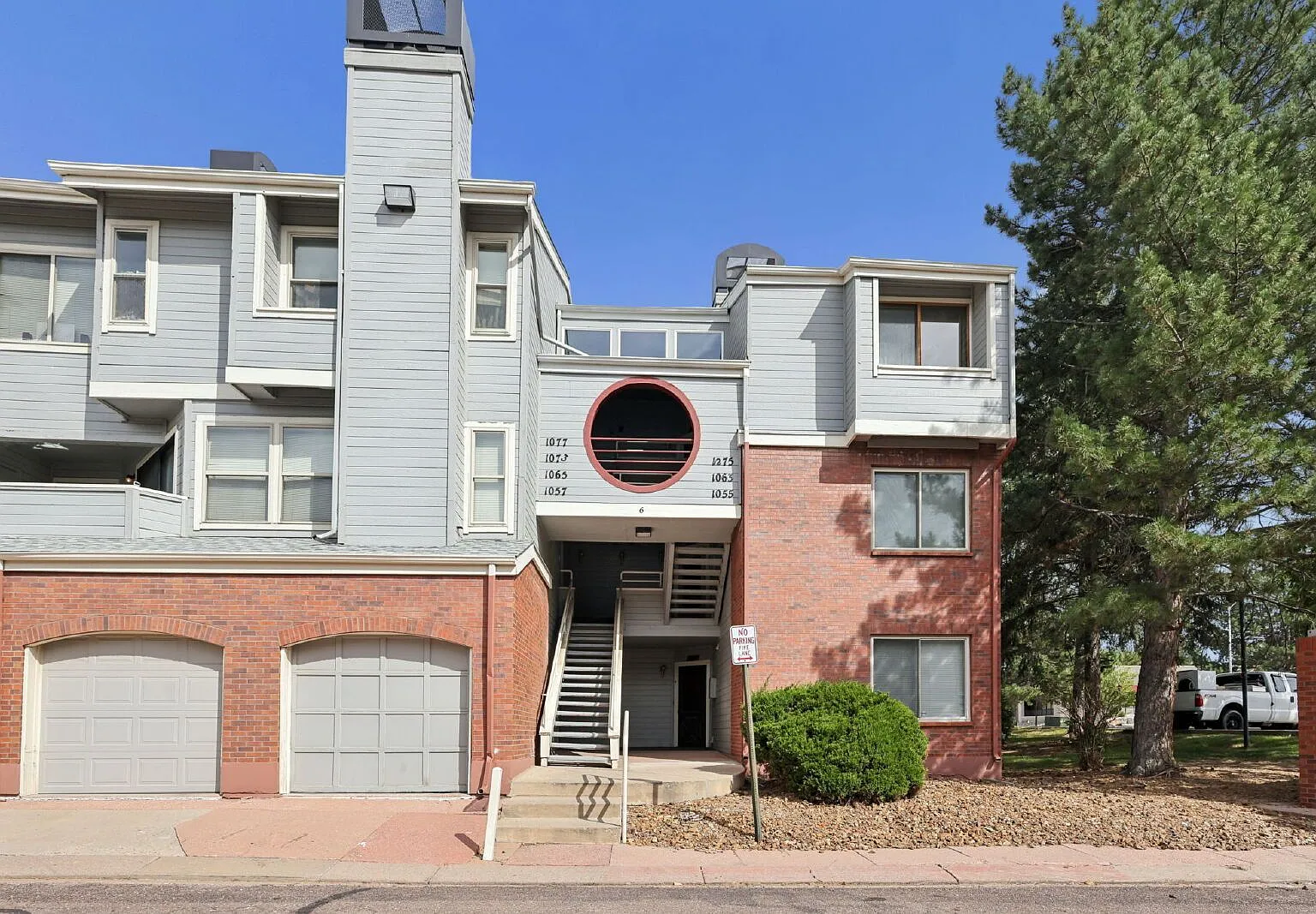 2 bed, 1.0 bath, 858 sqft, $1,300 — Photo 1
