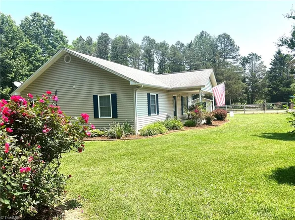 111 Hidden Springs Trl, Ararat, NC 27007