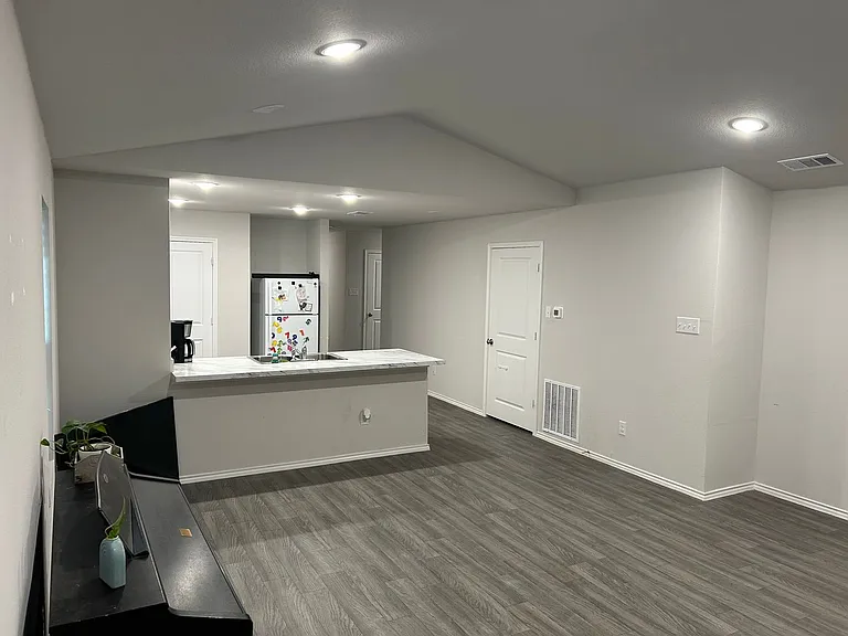602 Clear Creek Ct — Photo 4