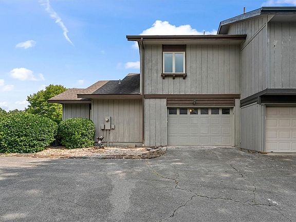 5th image of 49 Fairway Dr